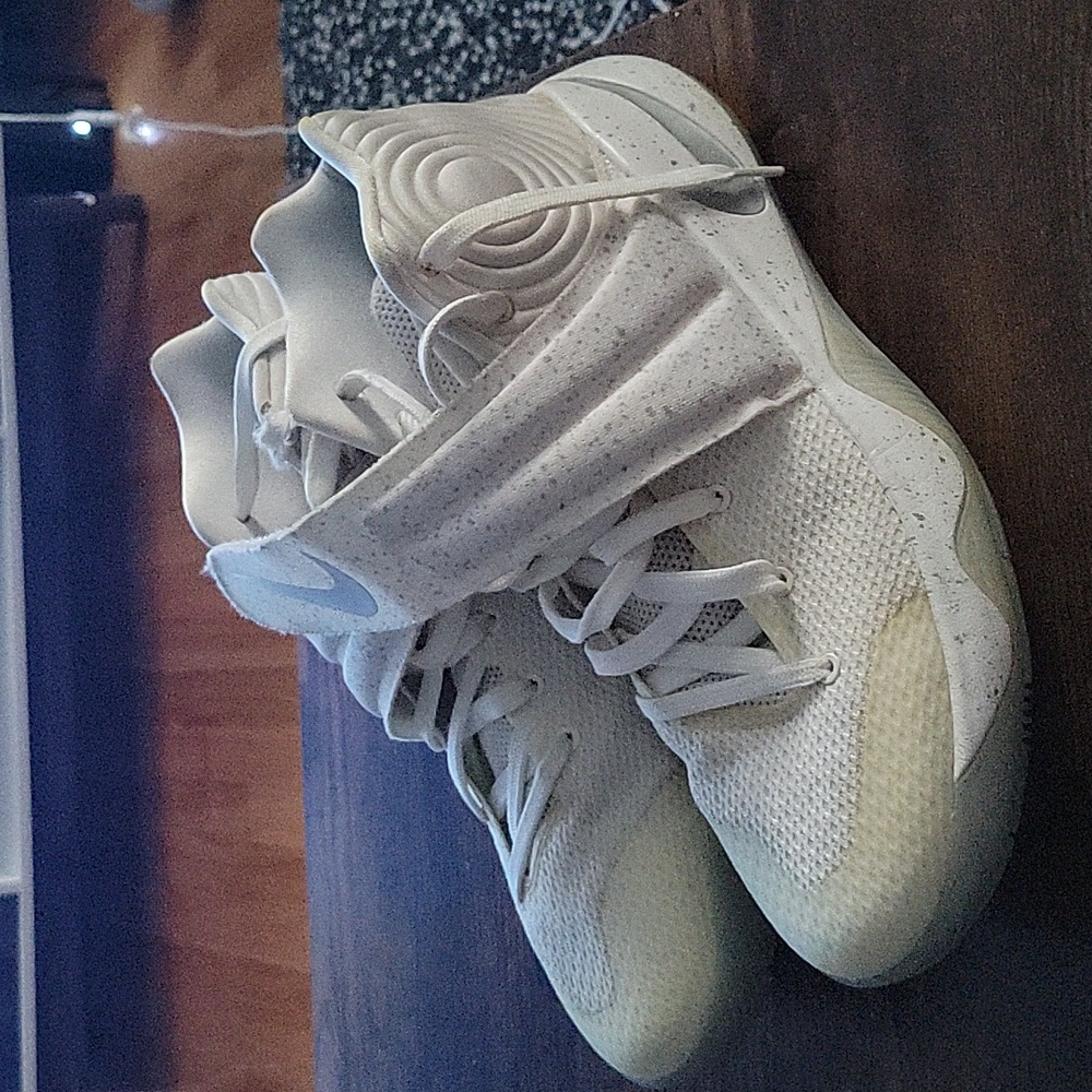 Kyrie 2